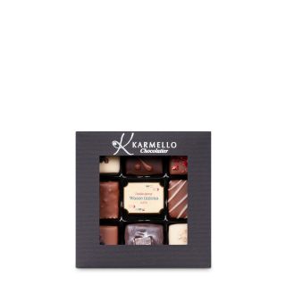 W06 Collection of 9 Pralines with a Personalised Chocolate