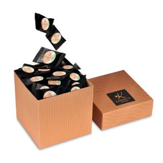 KM25/08 Almond Cookies 100 pieces in a cube